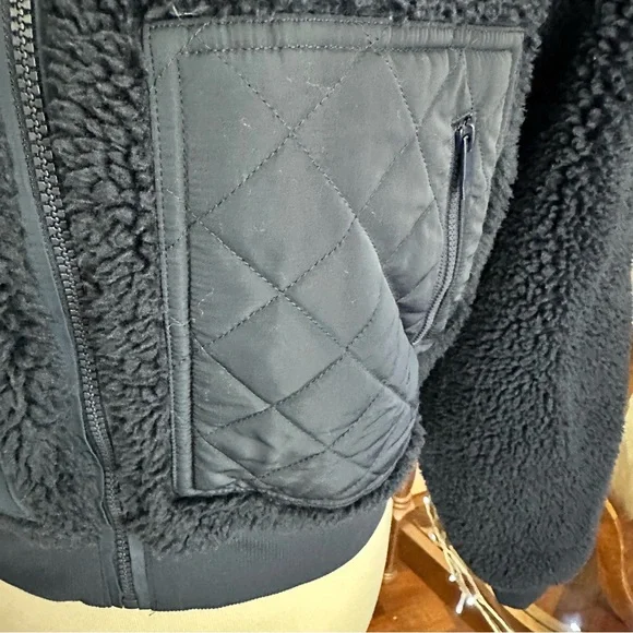 ✨Limited Edition✨ Alo Sherpa Edge Bomber in navy - Picture 5 of 14